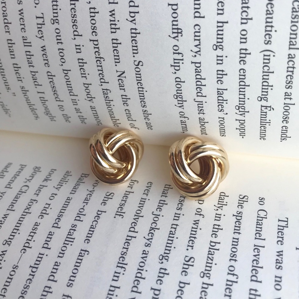 🔴 3/30$ Gold Tone Tied Knot Stud Earrings
